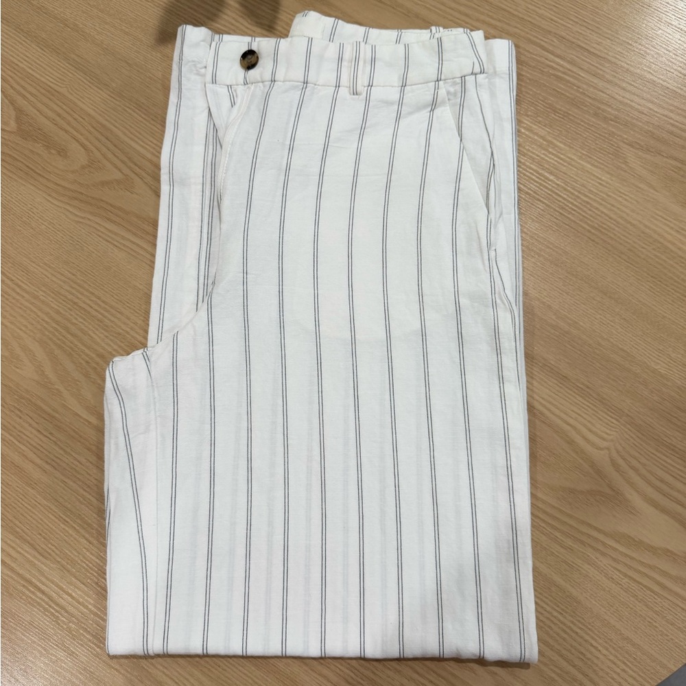 H&M Cream and Black Striped Trousers
Size 4
Good condition
